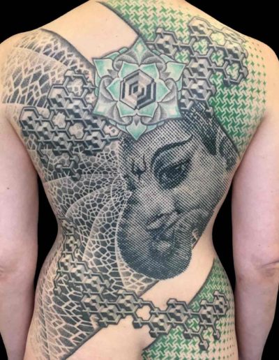 tatuaggio dotwork schiena mandala ganesh geometrico