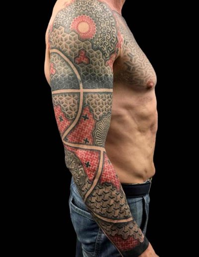 tatuaggio dotwork braccio mandala geometrico