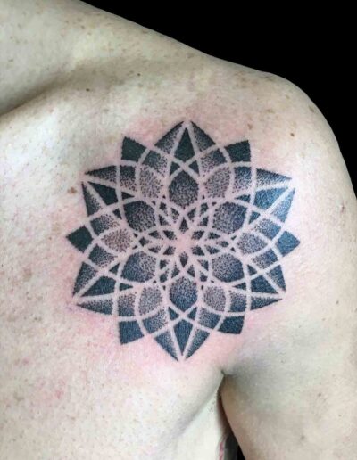 Tatuaggio-mandala-dotwork